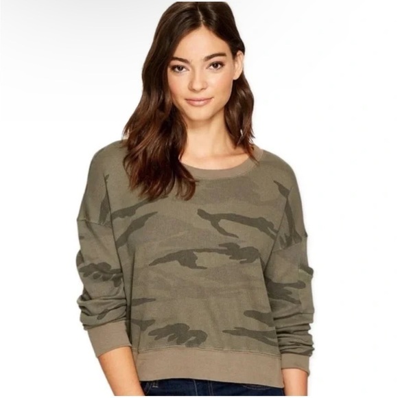 Splendid Tops - Splendid Green Camo Pullover With Pocket On Arm Size S